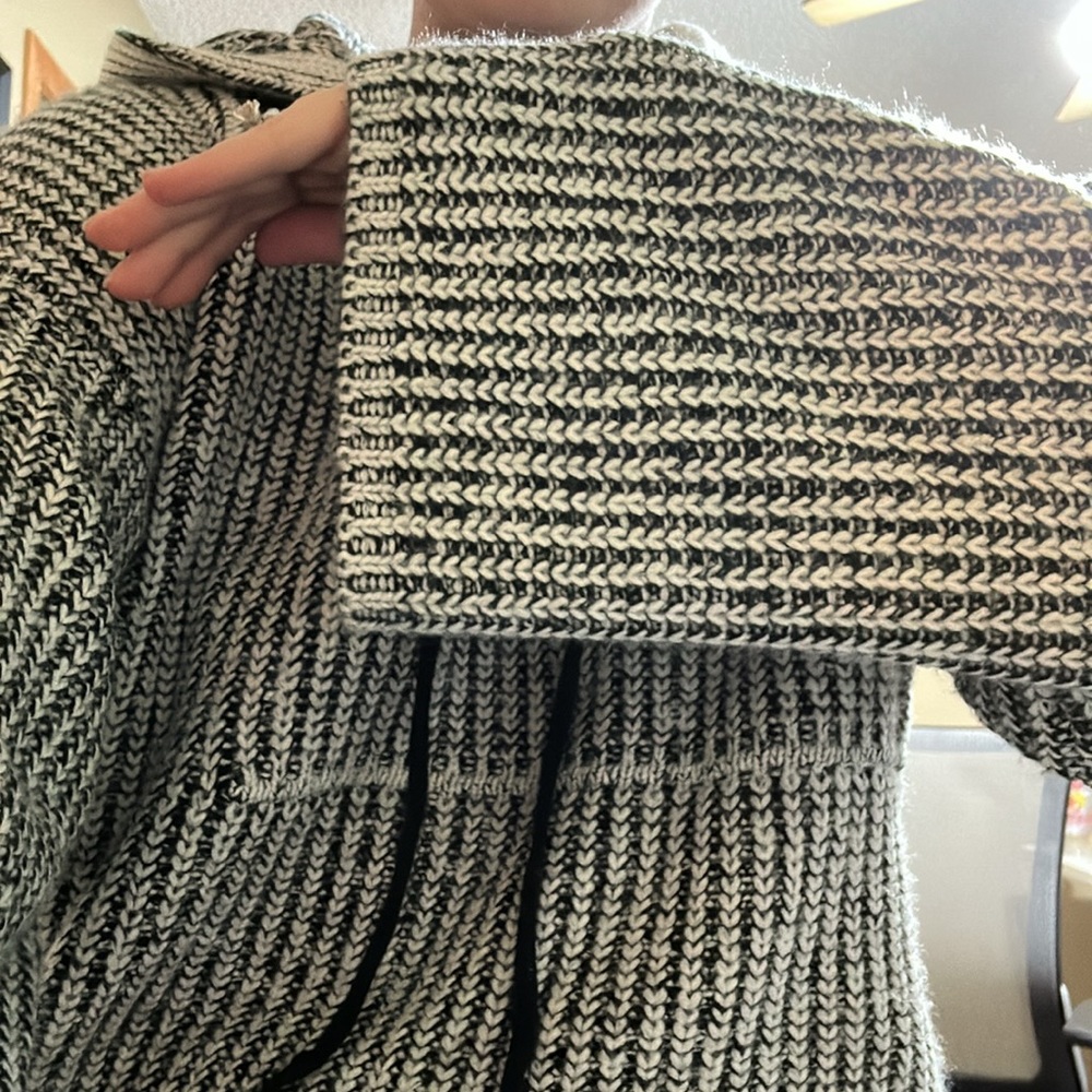 ❄️POL hooded sweater❄️ - Picture 5 of 5